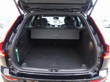 VOLVO XC60 Black Edition Plus B5 AWD Mild-Hybrid H&K