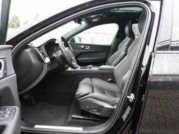 VOLVO XC60 Black Edition Plus B5 AWD 360  Pano HeadUP