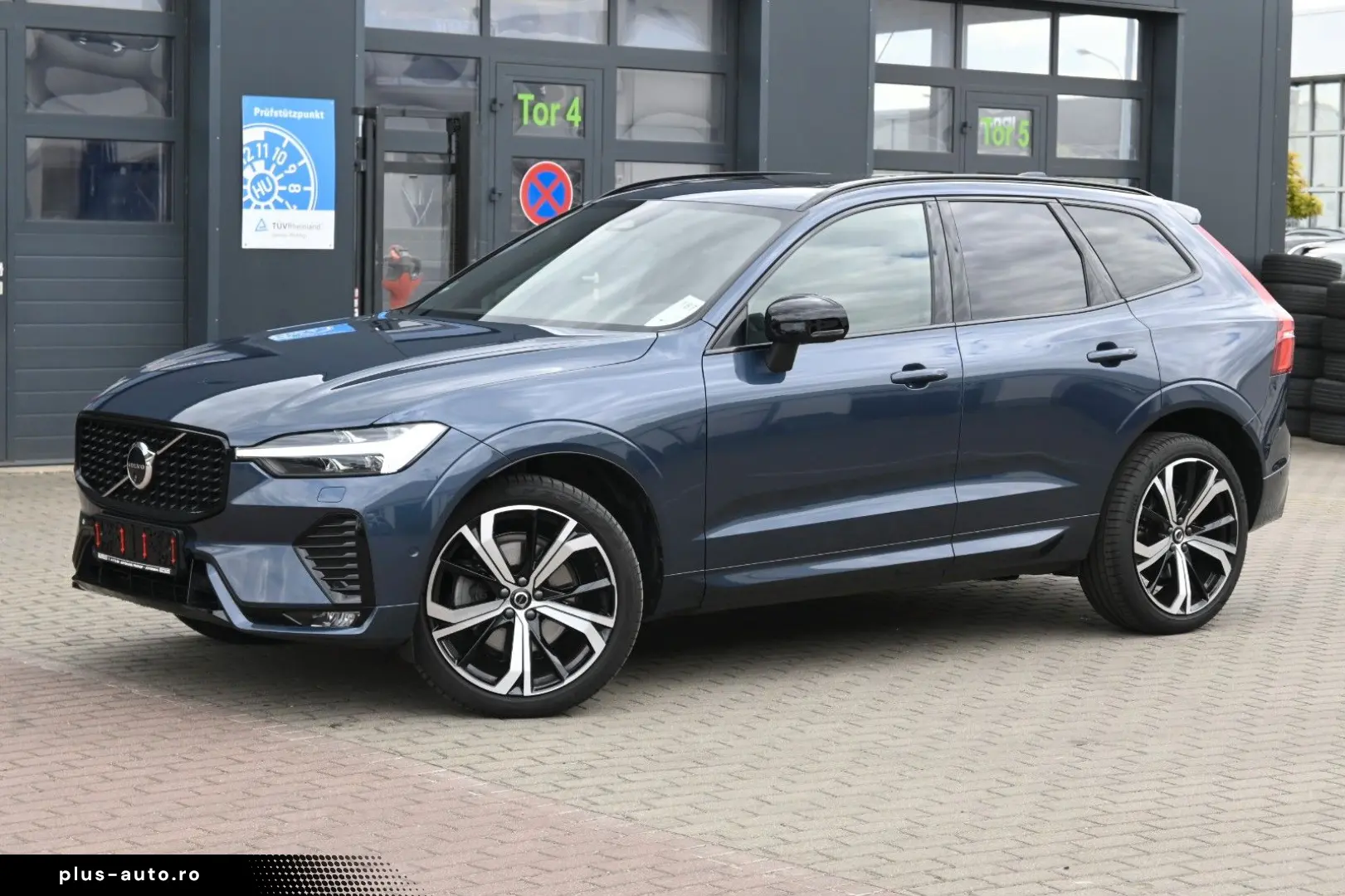 VOLVO XC60 B4D Plus Dark LED PANO STHZ 360 H&K BLIS