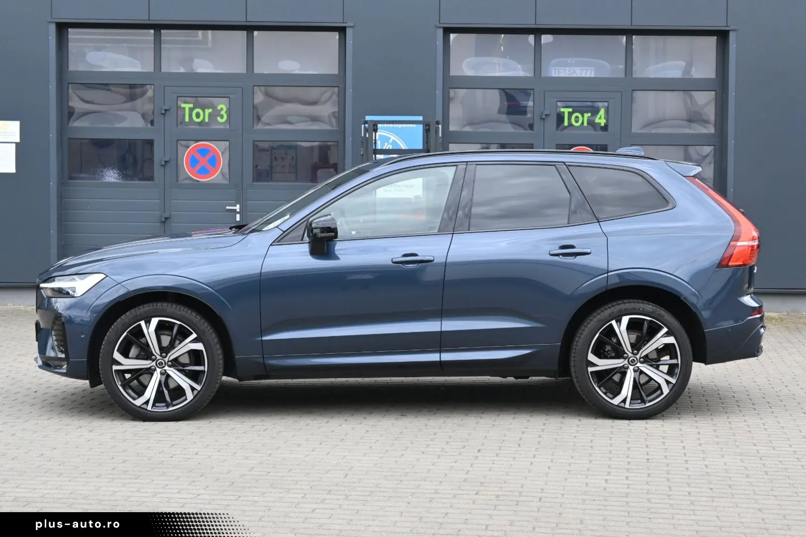 VOLVO XC60 B4D Plus Dark LED PANO STHZ 360 H&K BLIS