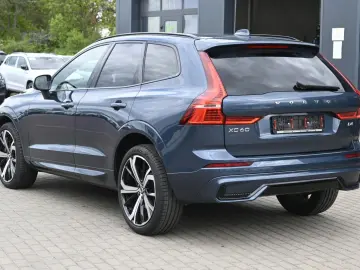 VOLVO XC60 B4D Plus Dark LED PANO STHZ 360 H&K BLIS