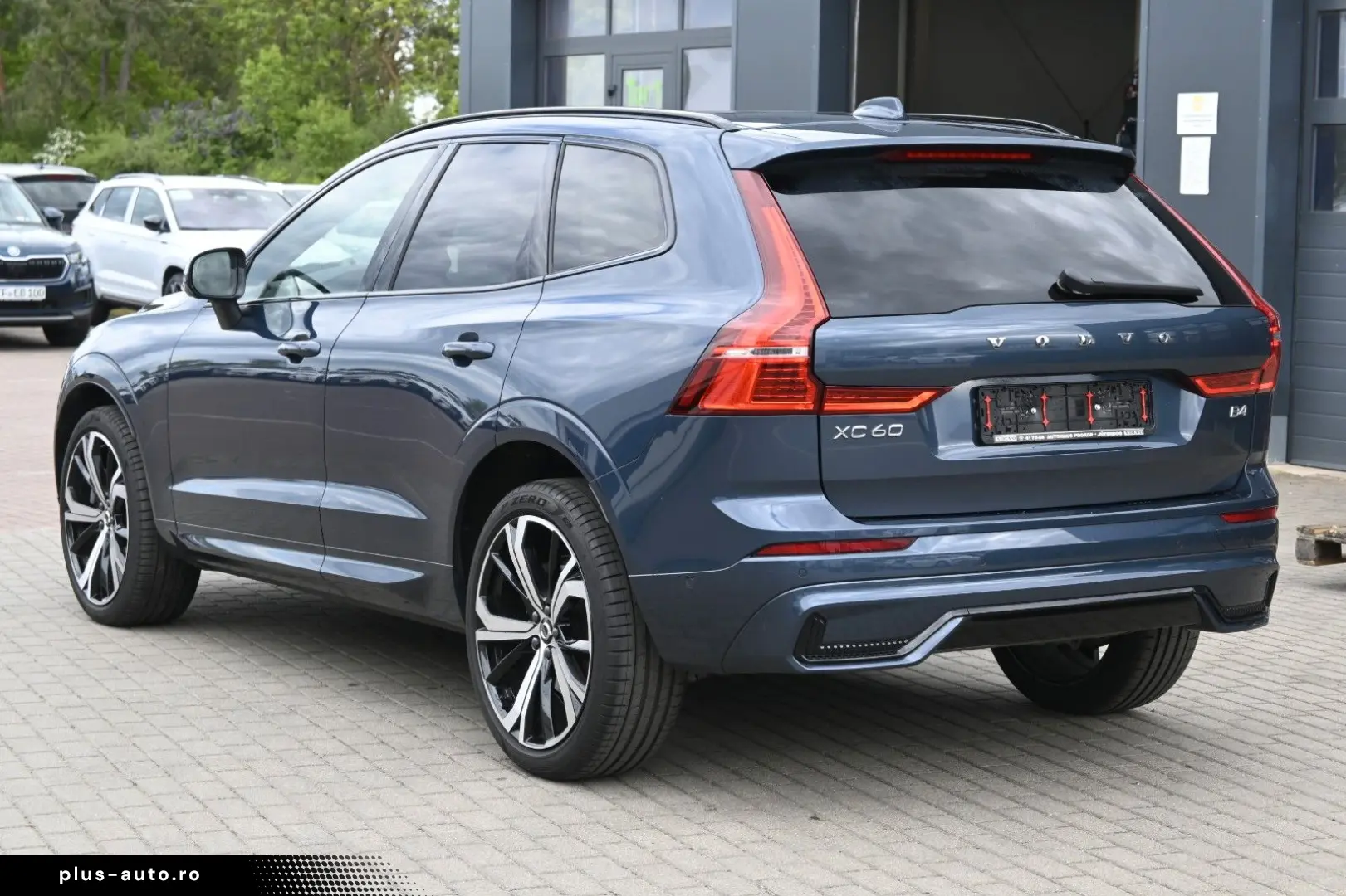 VOLVO XC60 B4D Plus Dark LED PANO STHZ 360 H&K BLIS