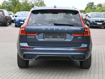 VOLVO XC60 B4D Plus Dark LED PANO STHZ 360 H&K BLIS