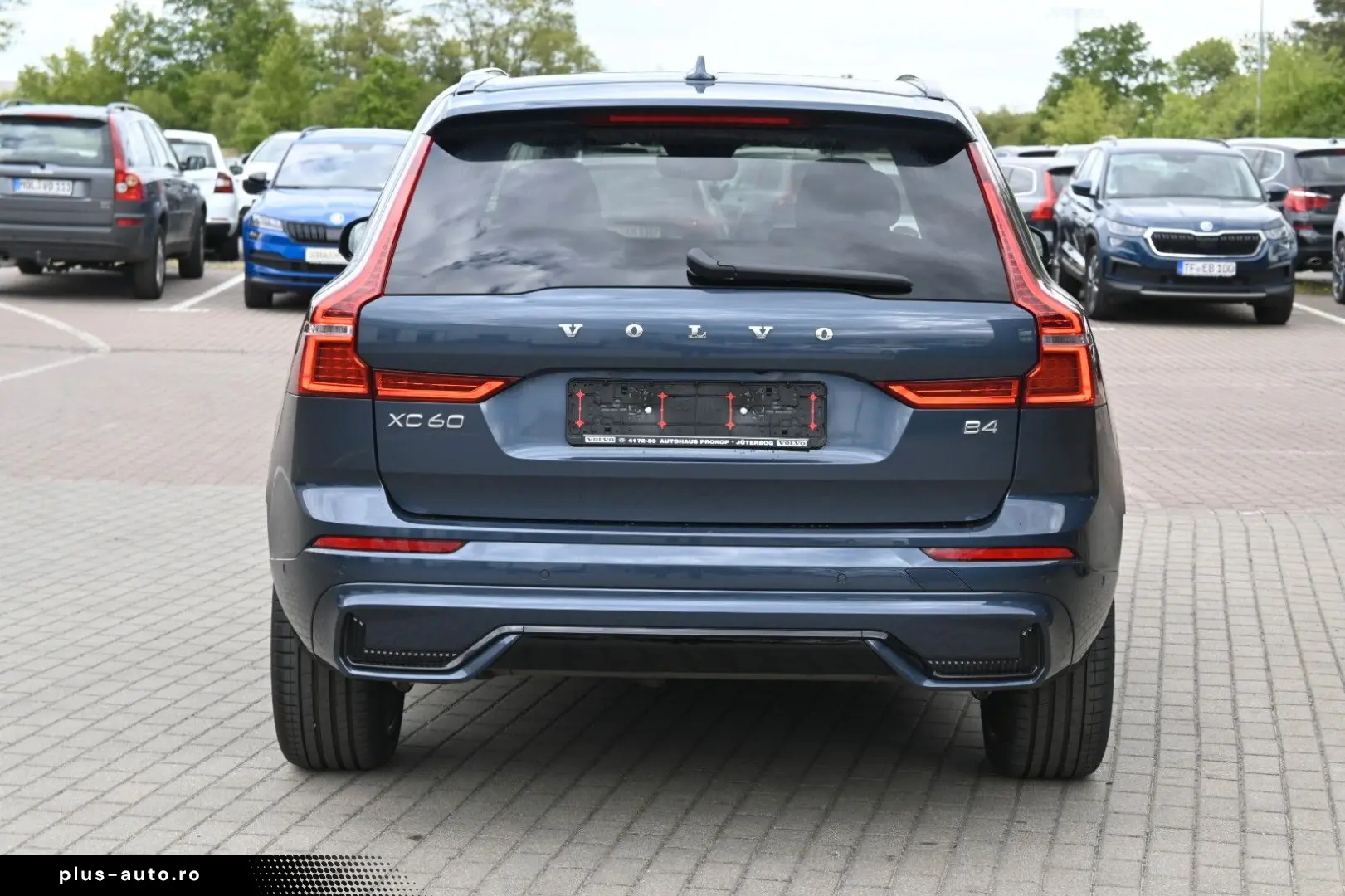 VOLVO XC60 B4D Plus Dark LED PANO STHZ 360 H&K BLIS