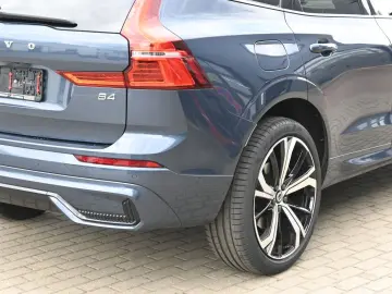 VOLVO XC60 B4D Plus Dark LED PANO STHZ 360 H&K BLIS