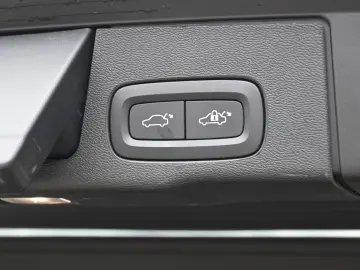 VOLVO XC60 B4D Plus Dark LED PANO STHZ 360 H&K BLIS