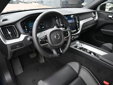 VOLVO XC60 B4D Plus Dark LED PANO STHZ 360 H&K BLIS