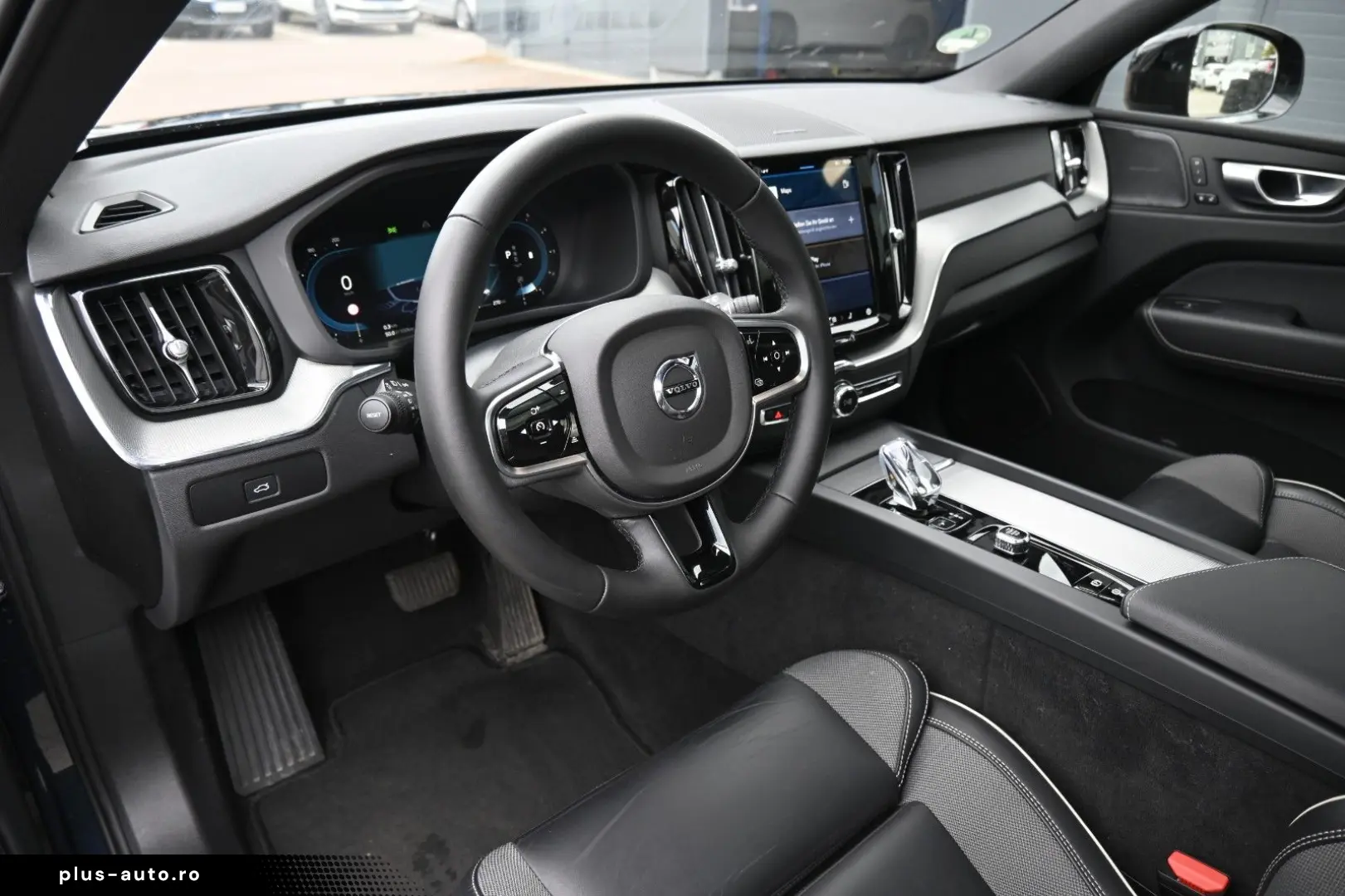 VOLVO XC60 B4D Plus Dark LED PANO STHZ 360 H&K BLIS