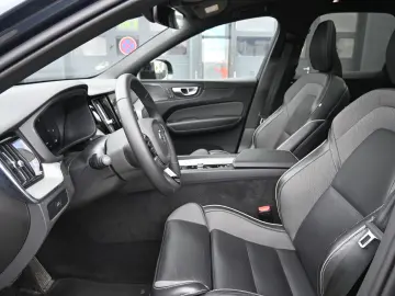 VOLVO XC60 B4D Plus Dark LED PANO STHZ 360 H&K BLIS