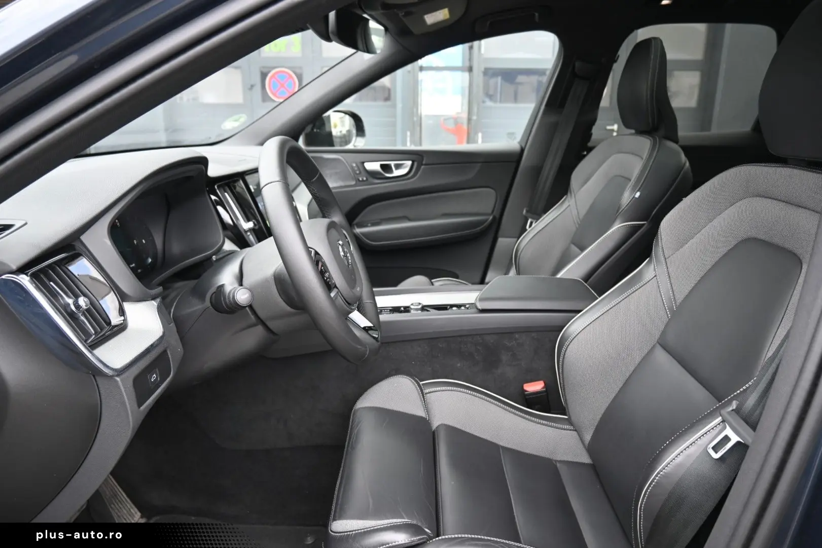 VOLVO XC60 B4D Plus Dark LED PANO STHZ 360 H&K BLIS