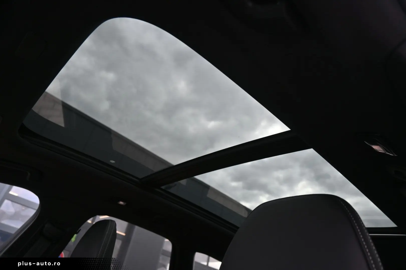 VOLVO XC60 B4D Plus Dark LED PANO STHZ 360 H&K BLIS