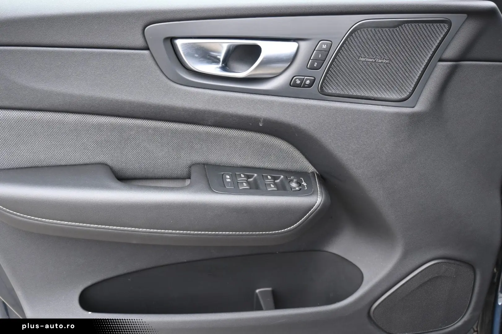 VOLVO XC60 B4D Plus Dark LED PANO STHZ 360 H&K BLIS