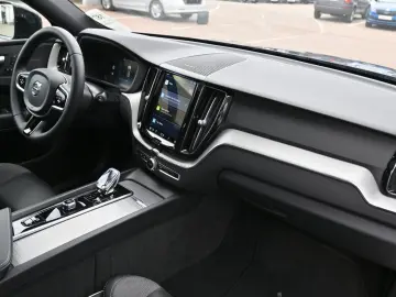 VOLVO XC60 B4D Plus Dark LED PANO STHZ 360 H&K BLIS