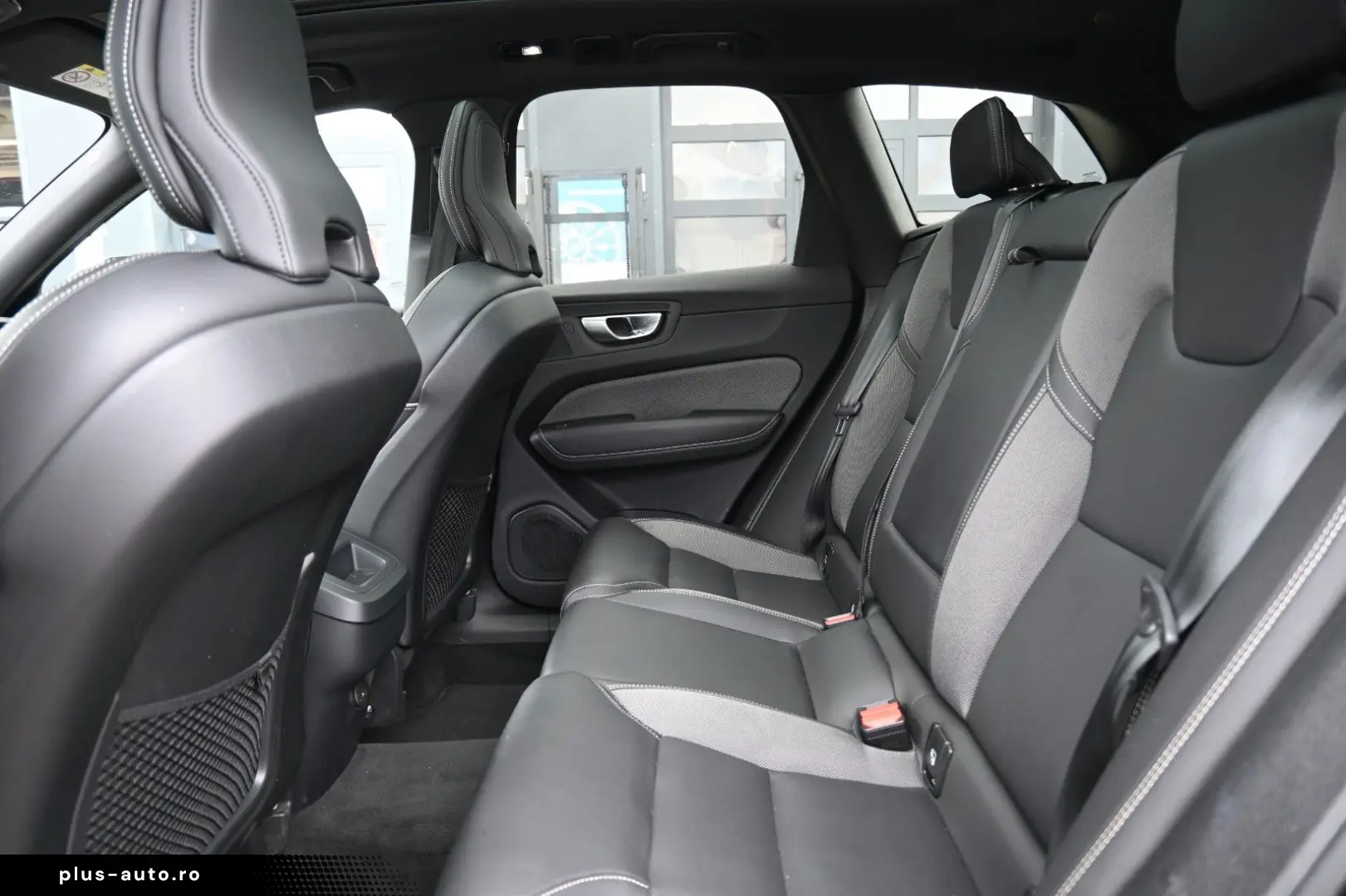 VOLVO XC60 B4D Plus Dark LED PANO STHZ 360 H&K BLIS