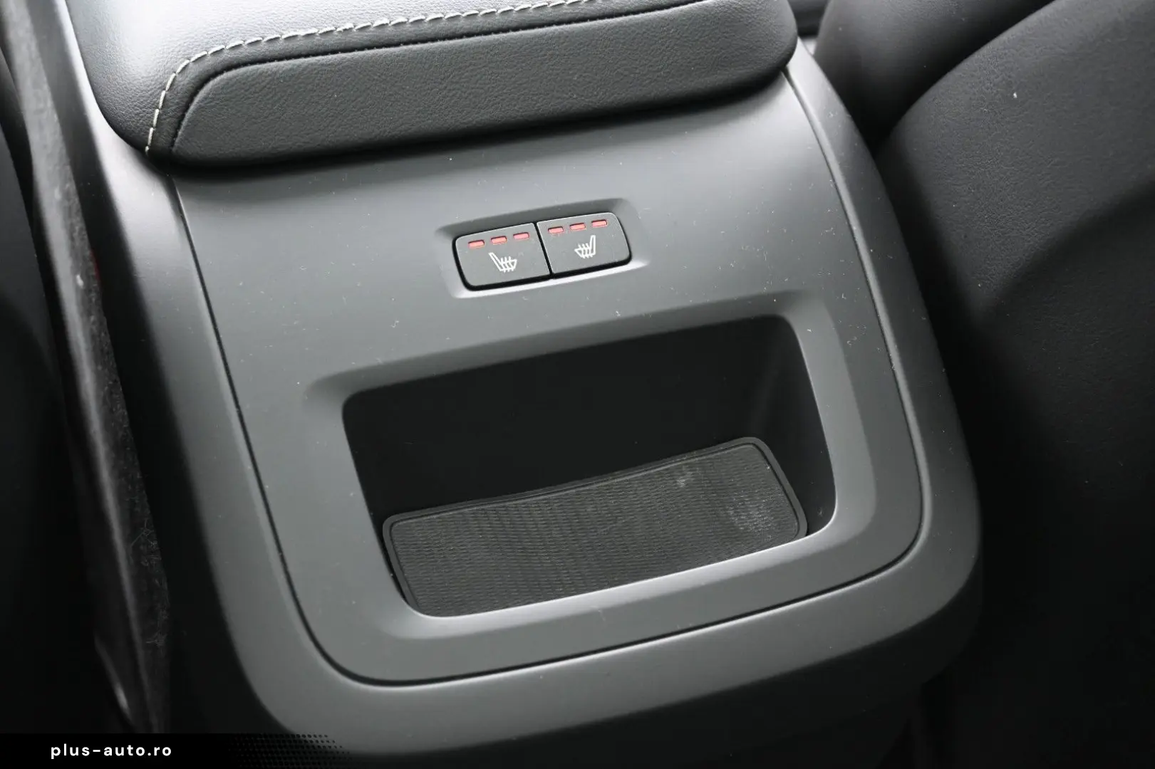 VOLVO XC60 B4D Plus Dark LED PANO STHZ 360 H&K BLIS