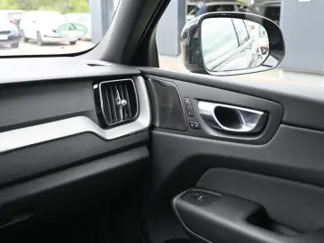 VOLVO XC60 B4D Plus Dark LED PANO STHZ 360 H&K BLIS