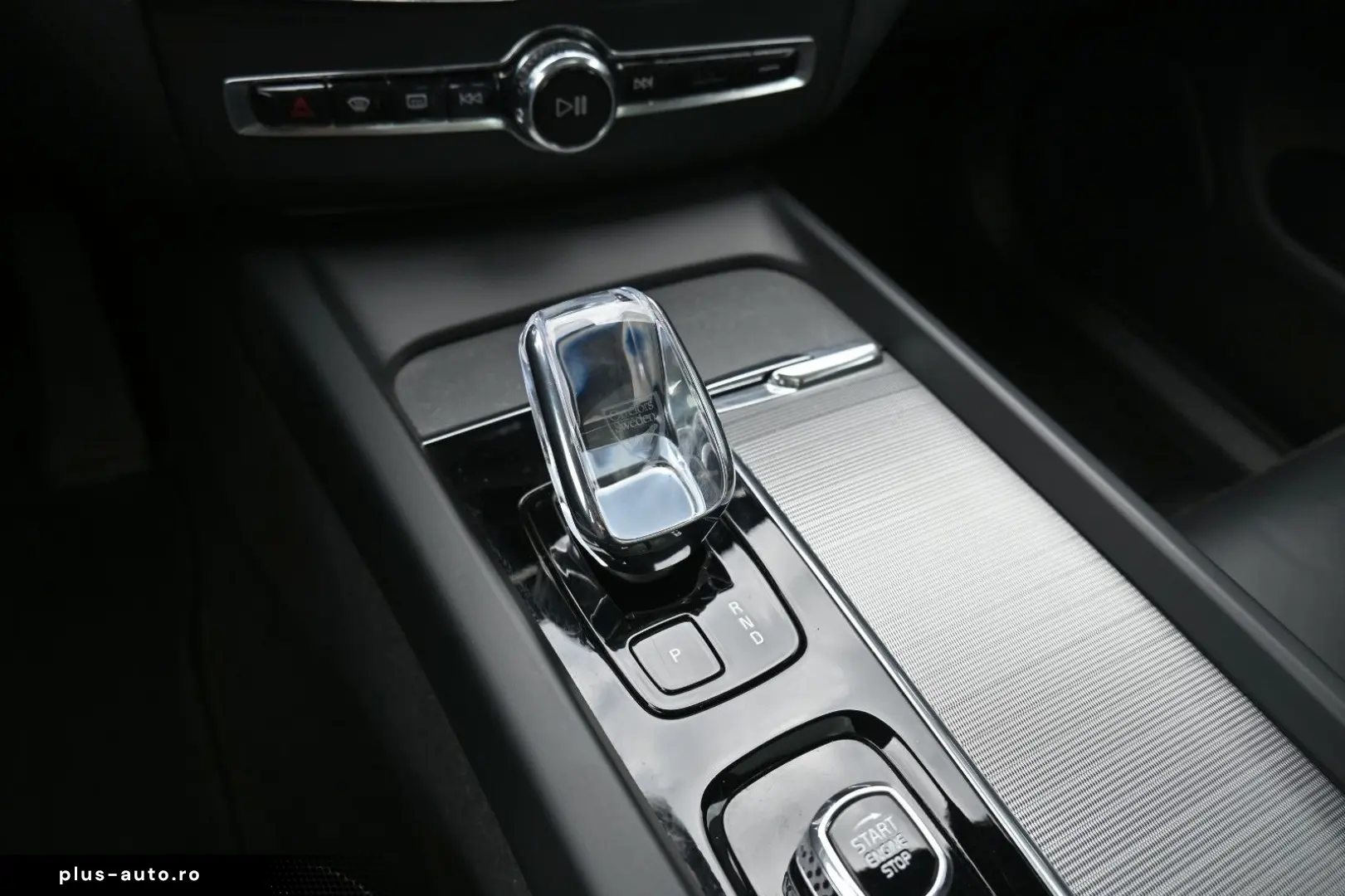 VOLVO XC60 B4D Plus Dark LED PANO STHZ 360 H&K BLIS