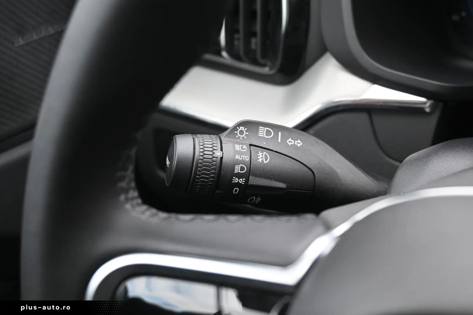 VOLVO XC60 B4D Plus Dark LED PANO STHZ 360 H&K BLIS