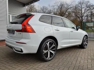 VOLVO XC60 B4 D AWD Plus Dark ACC LED SHZ PDC NAV K...