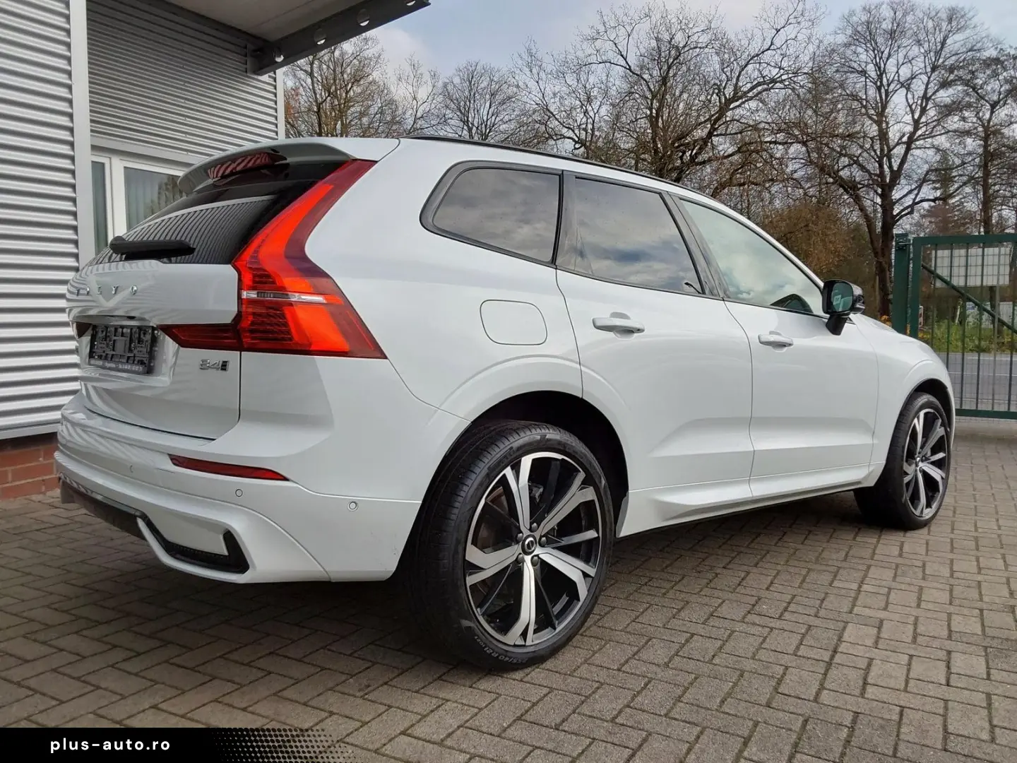 VOLVO XC60 B4 D AWD Plus Dark ACC LED SHZ PDC NAV K...