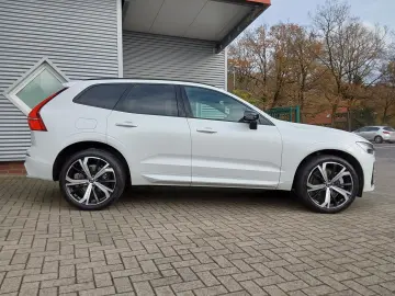 VOLVO XC60 B4 D AWD Plus Dark ACC LED SHZ PDC NAV K...