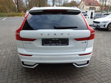 VOLVO XC60 B4 D AWD Plus Dark ACC LED SHZ PDC NAV K...