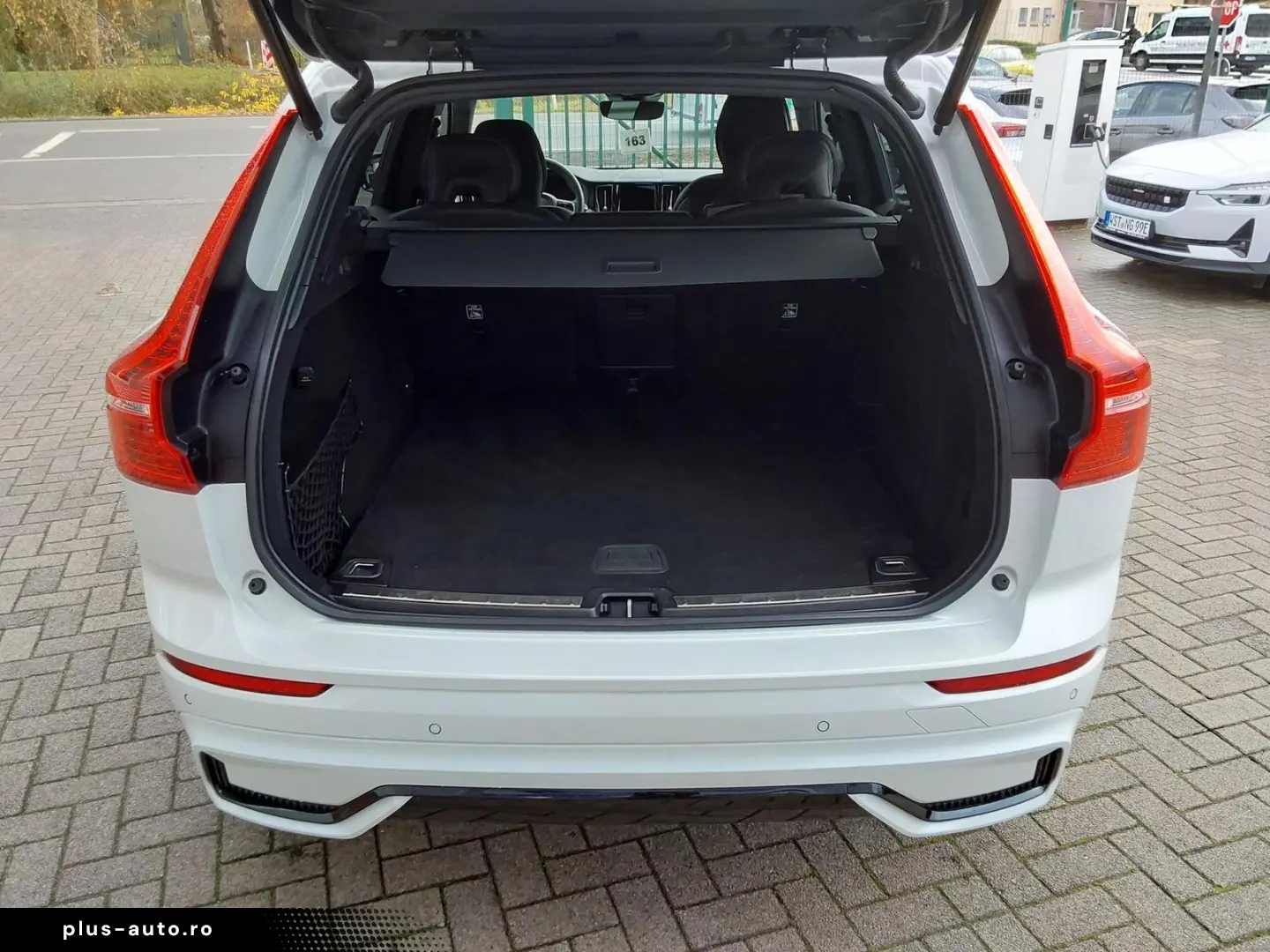 VOLVO XC60 B4 D AWD Plus Dark ACC LED SHZ PDC NAV K...