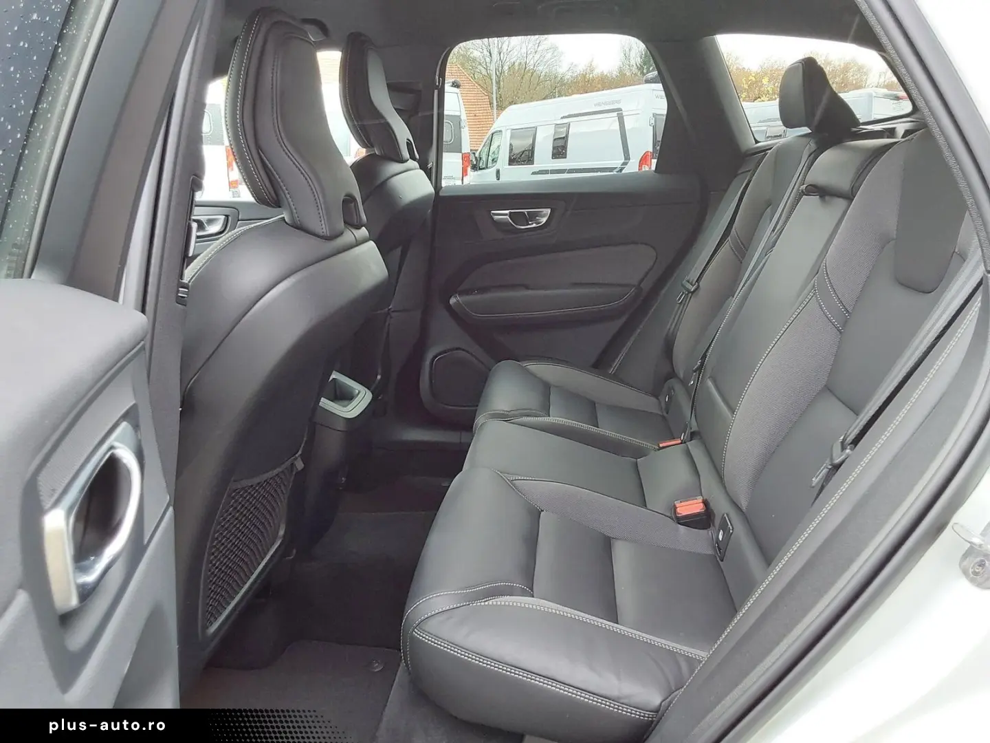 VOLVO XC60 B4 D AWD Plus Dark ACC LED SHZ PDC NAV K...