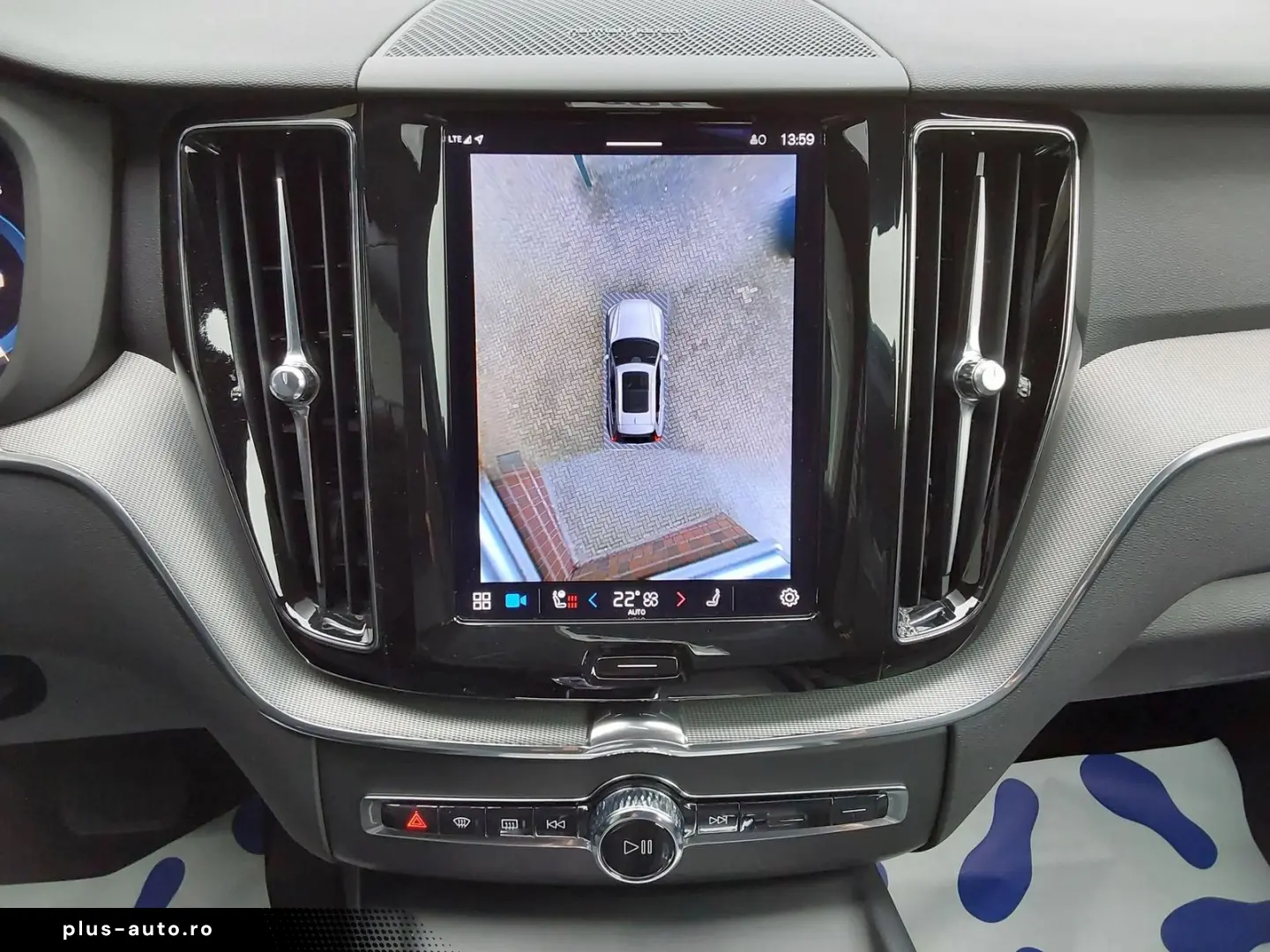 VOLVO XC60 B4 D AWD Plus Dark ACC LED SHZ PDC NAV K...