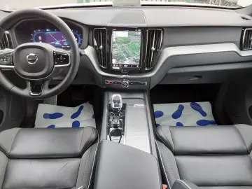 VOLVO XC60 B4 D AWD Plus Dark ACC LED SHZ PDC NAV K...