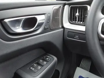 VOLVO XC60 B4 D AWD Plus Dark ACC LED SHZ PDC NAV K...