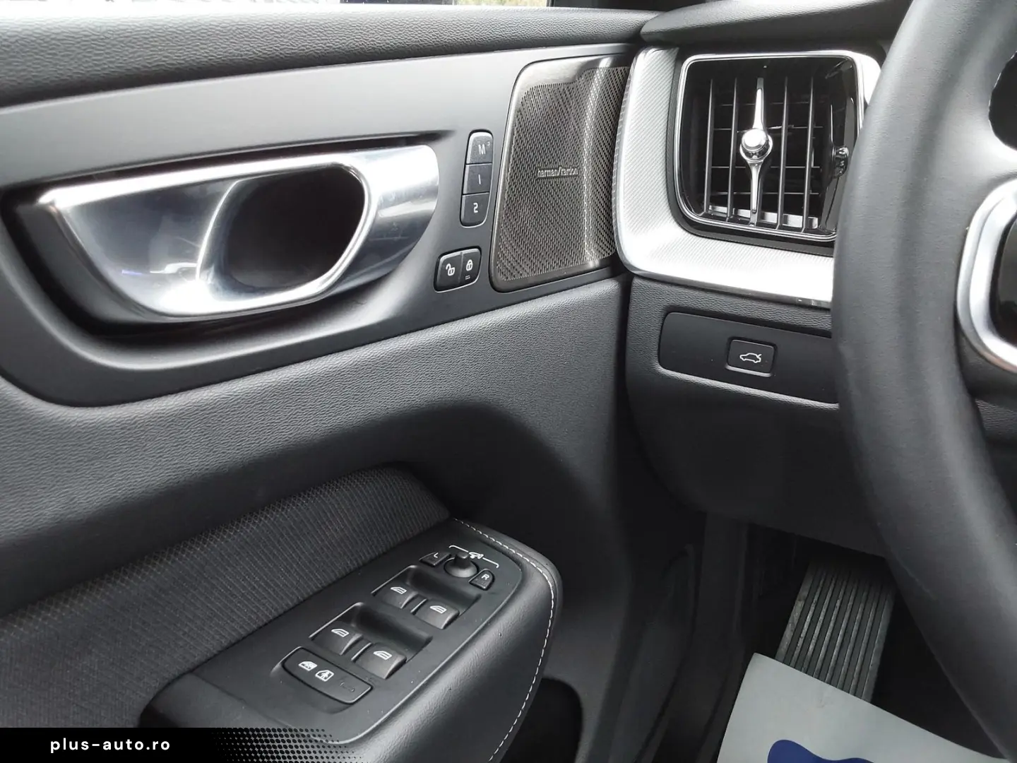 VOLVO XC60 B4 D AWD Plus Dark ACC LED SHZ PDC NAV K...