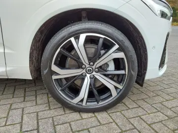 VOLVO XC60 B4 D AWD Plus Dark ACC LED SHZ PDC NAV K...
