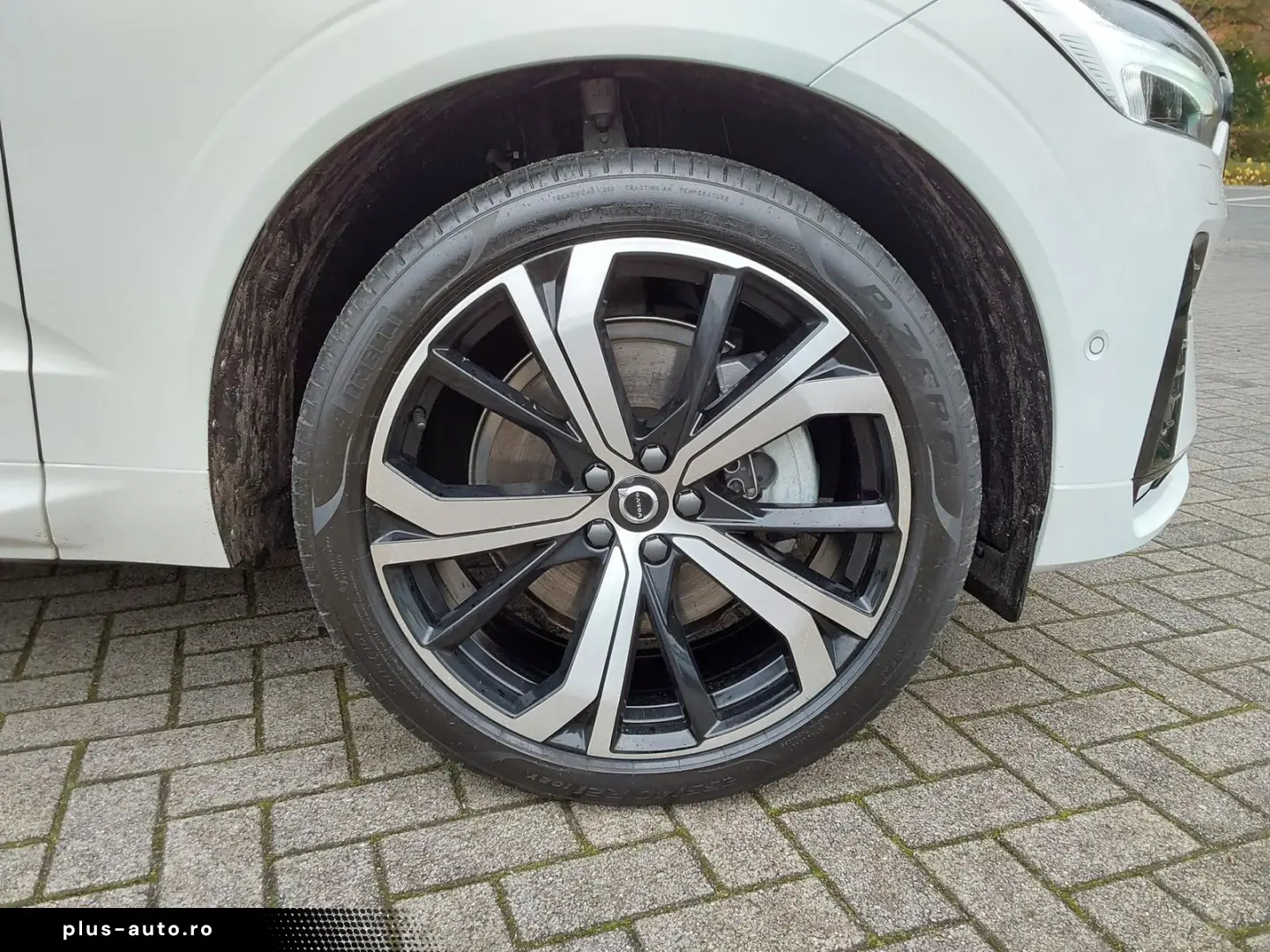 VOLVO XC60 B4 D AWD Plus Dark ACC LED SHZ PDC NAV K...