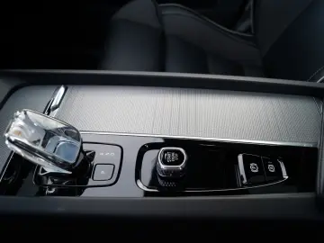 VOLVO XC60 T8 AWD Ultimate Dark Aut. Bow&Wilk AHK 360