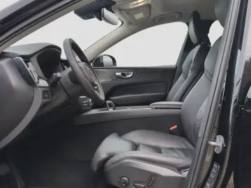 VOLVO XC60 B4 Diesel Plus Dark BLIS E-Sitze HarmanK