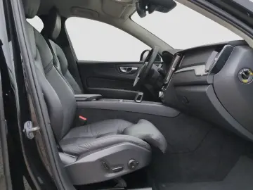 VOLVO XC60 B4 Diesel Plus Dark BLIS E-Sitze HarmanK