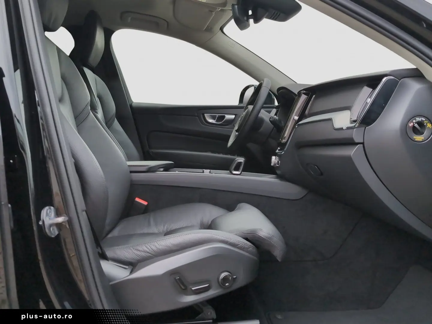 VOLVO XC60 B4 Diesel Plus Dark BLIS E-Sitze HarmanK