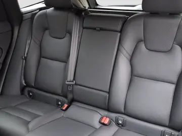 VOLVO XC60 B4 Diesel Plus Dark BLIS E-Sitze HarmanK