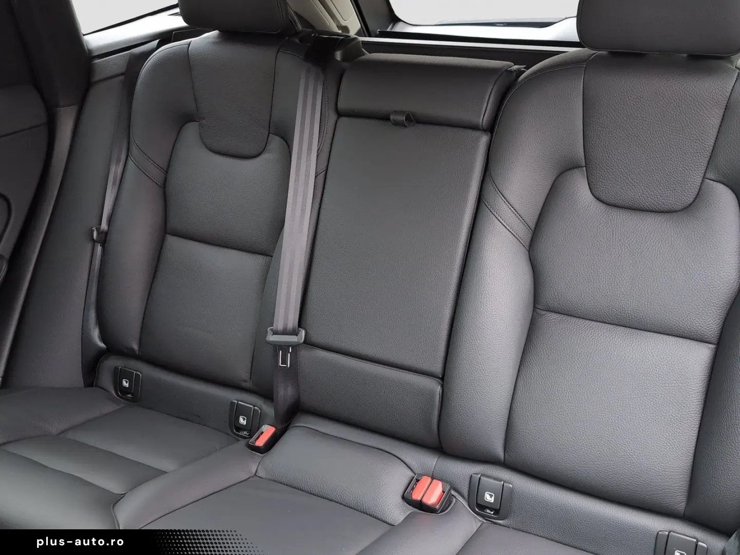 VOLVO XC60 B4 Diesel Plus Dark BLIS E-Sitze HarmanK