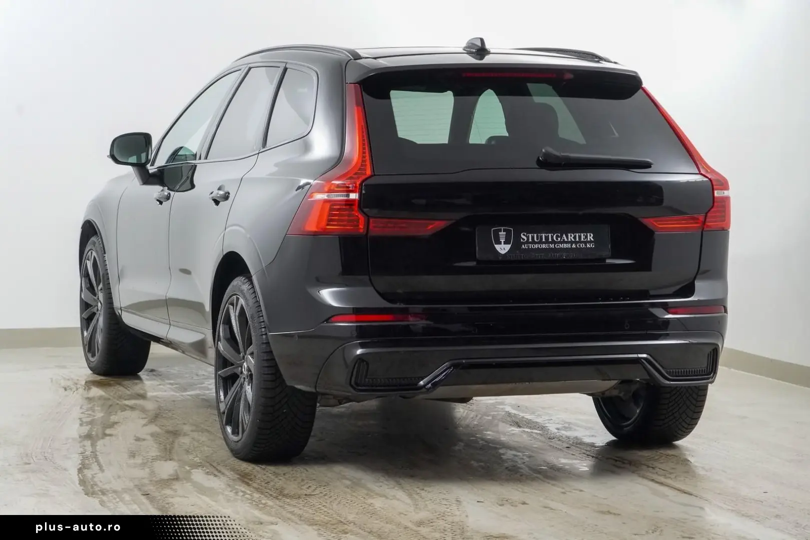 VOLVO XC60 Plus Black Edition AWD Pano ACC 360K 21Zoll