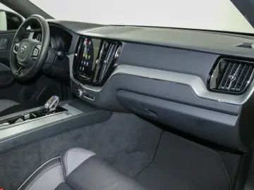 VOLVO XC60 Plus Black Edition AWD Pano ACC 360K 21Zoll