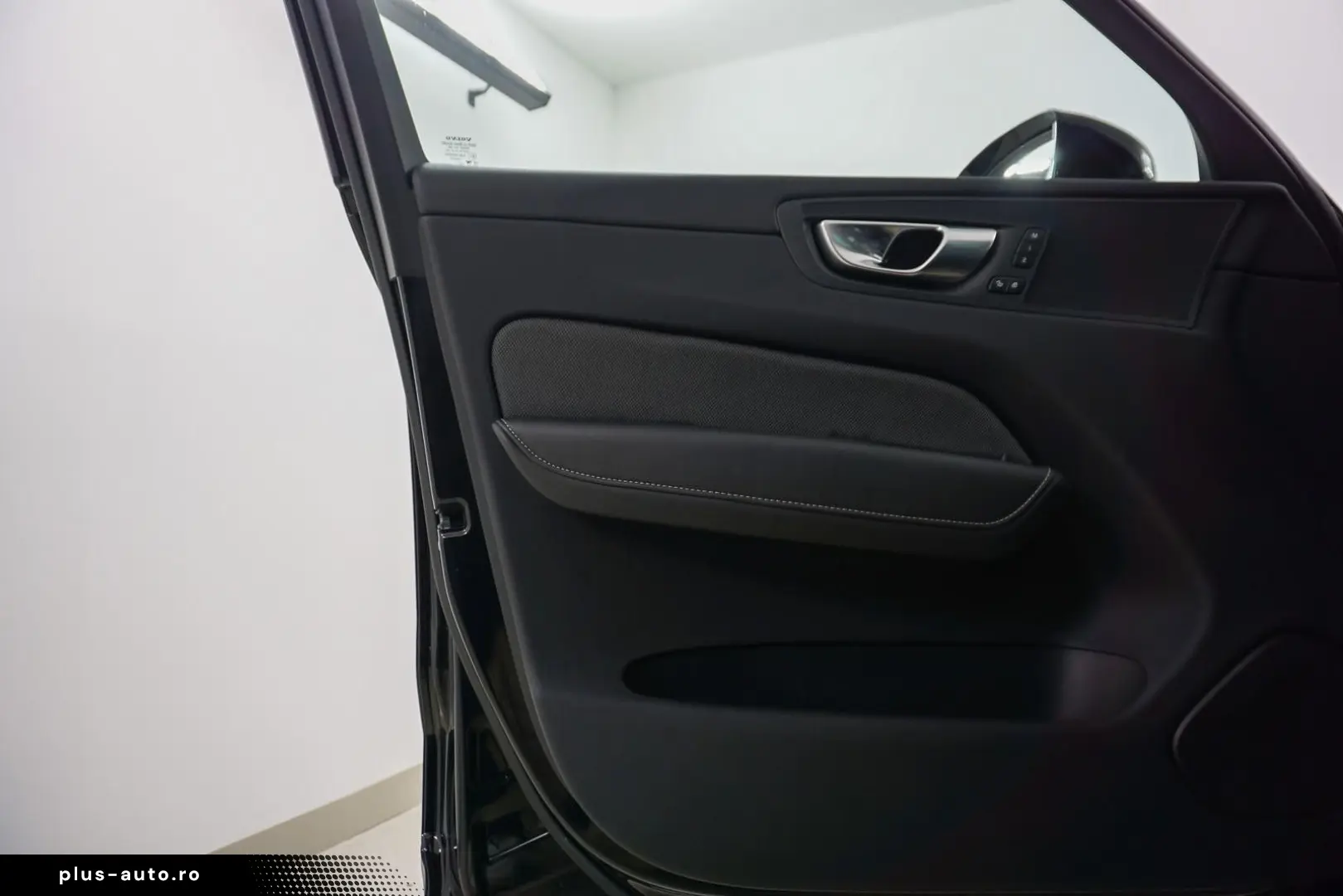 VOLVO XC60 Plus Black Edition AWD Pano ACC 360K 21Zoll