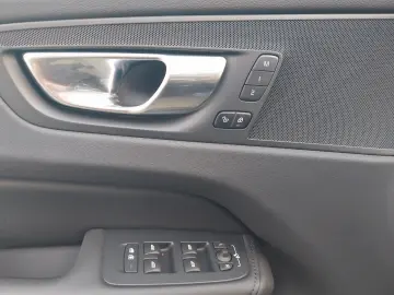 VOLVO XC60 B5 Plus Dark AWD