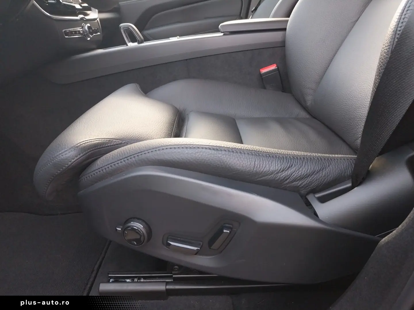 VOLVO XC60 B5 Plus Dark AWD