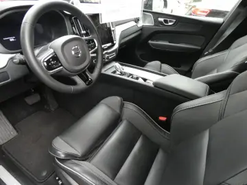 VOLVO XC60 B5 (Benzin) AWD Ultimate Dark (EURO 6d)