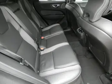 VOLVO XC60 B5 (Benzin) AWD Ultimate Dark (EURO 6d)