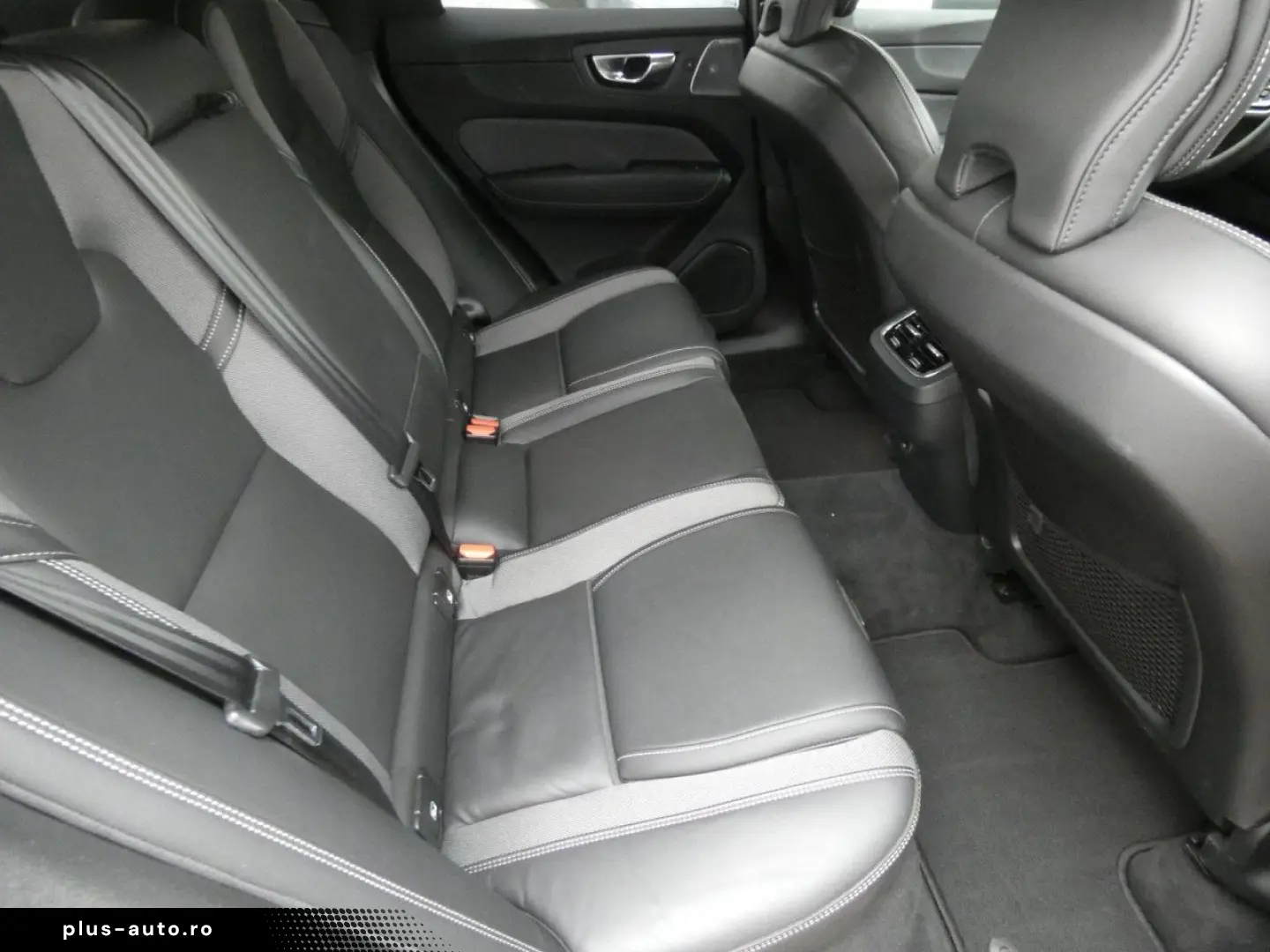 VOLVO XC60 B5 (Benzin) AWD Ultimate Dark (EURO 6d)