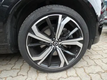 VOLVO XC60 B5 (Benzin) AWD Ultimate Dark (EURO 6d)