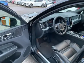 VOLVO XC60 T8 Ultimate Dark Plug-In AWD ACC HUD Google